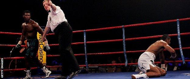 Carl Thompson knocks down David Haye