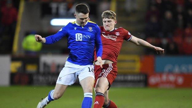 Glenn Middleton battles Jack MacKenzie