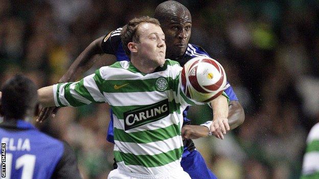 Guy Demel (right) challenges Aiden McGeady during Hamburg's 1-0 win at Celtic Park in 2009