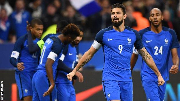 France's forward Olivier Giroud (C) celebrates after scoring a goal during the friendly football match between France and Wales at the Stade de France