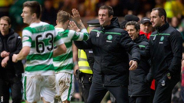 Celtic manager Ronny Deila celebrates with his players