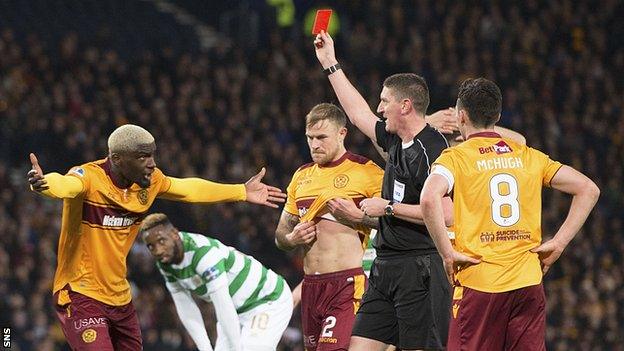 Referee Craig Thomson shows Cedric Kipre a red card