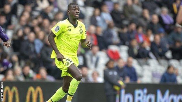 Pepe in action for Lille during a match against Toulouse