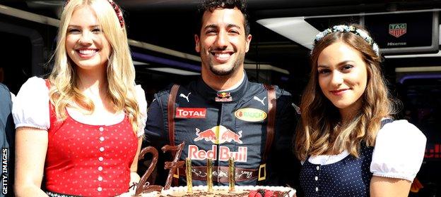 Daniel Ricciardo celebrates his 27th birthday with cake