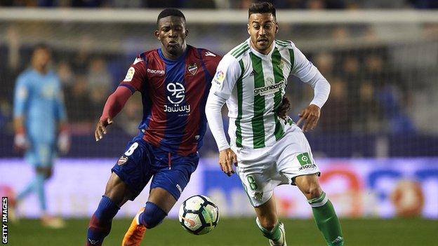 Victor Camarasa in action for Real Betis