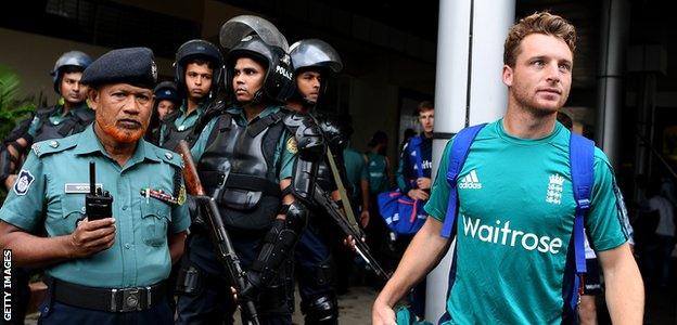 Jos Buttler is surrounded by armed soldiers in Bangladesh