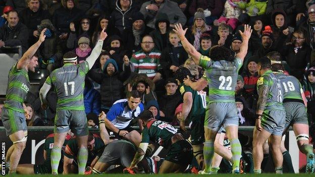 Referee Luke Pearce prepares to award a try for Newcastle Falcons