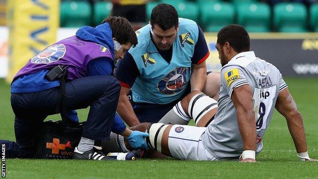 Taulupe Faletau (right)