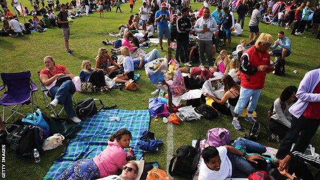 Wimbledon: The Queue