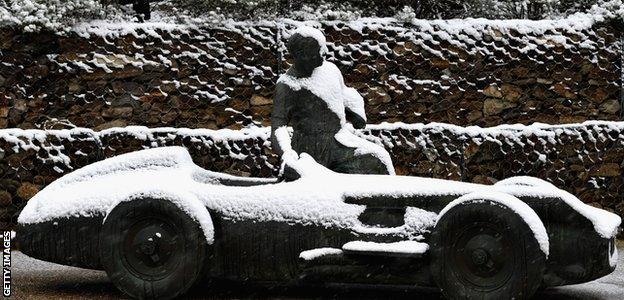 Juan Manuel Fangio statue