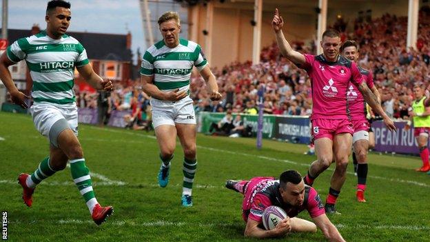 Tom Marshall scores Gloucester's first try