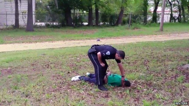 Michael Slager feels Walter Scott's pulse