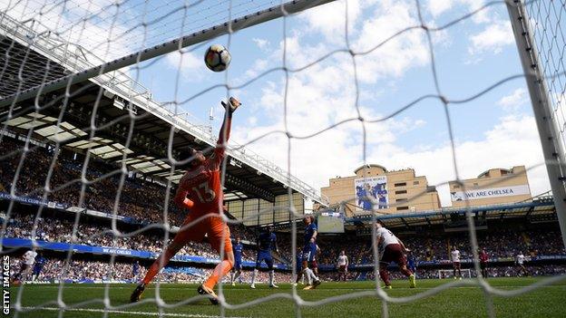 Sam Vokes heads in Burnley's third goal