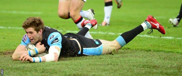 Richie Vernon scores a try for Glasgow Warriors against Ulster