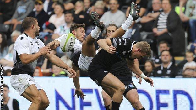 Matteo Minozzi of Zebre is upended by Ben John