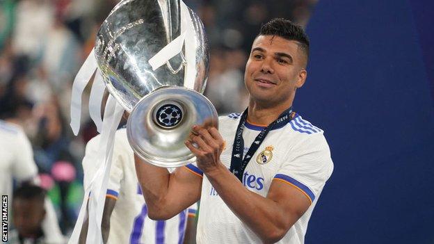 Casemiro lifts the Champions League trophy