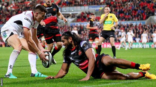 Thretton Palamo's looked on despair as Jacob Stockdale pounces on his mistake