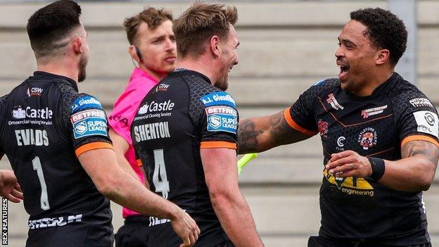 Jordan Turner followed the lead of fellow new Castleford signing Niall Evalds by scoring on his debut