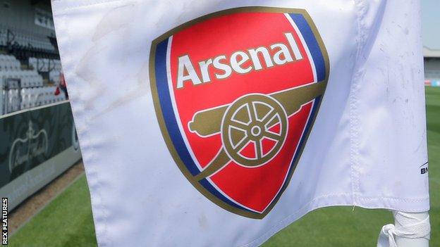 Corner flag with Arsenal badge