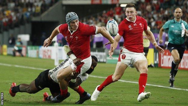 Wales centre Jonathan Davies (L) picked up a knee knock in the win over Fiji