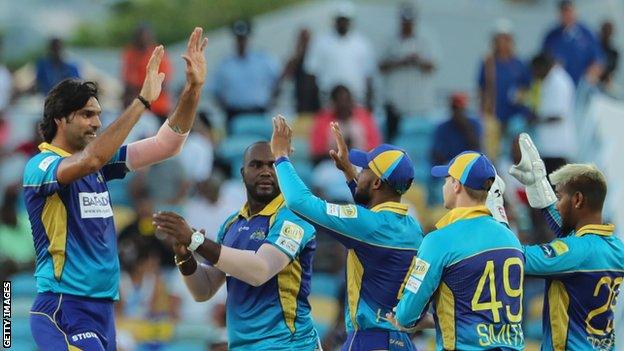 Mohammad Irfan celebrating with team-mates