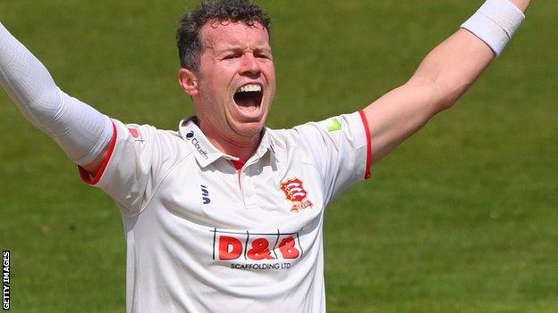 Peter Siddle in action for Essex against Durham in 2021