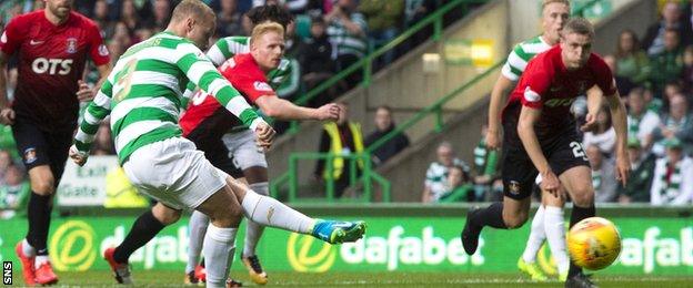 Leigh Griffiths scores