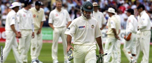 Gary Pratt runs out Ricky Ponting