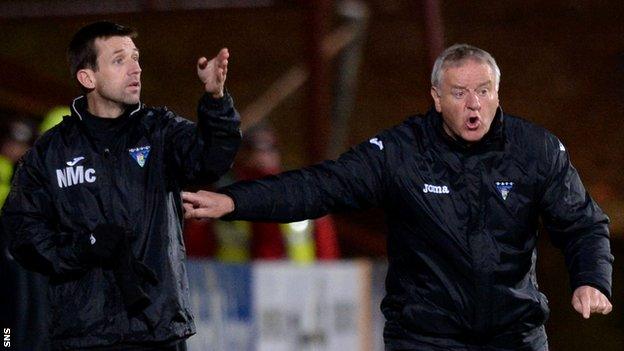 Neil McCann and Jim Jefferies on the sidelines with Dunfermline Athletic