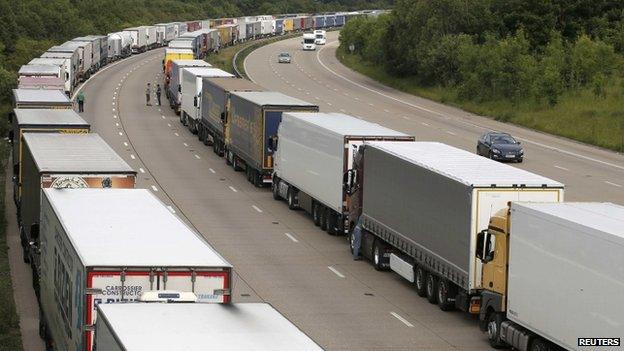 Lorries on M20