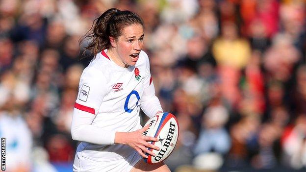 Emily Scarratt runs with the ball