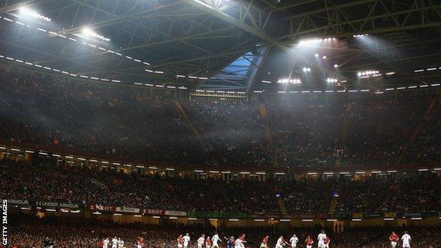 Wales and England met under a closed roof in Cardiff in the 2013 Six Nations