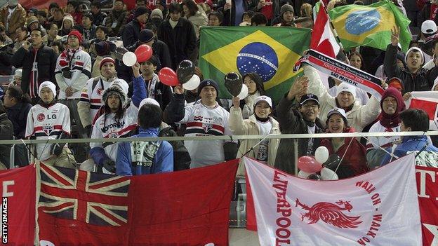 Liverpool and Sao Paulo fans at the Yokohama International Stadium in 2005