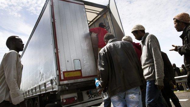 Migrants climb in Calais, France, 25 June 2015