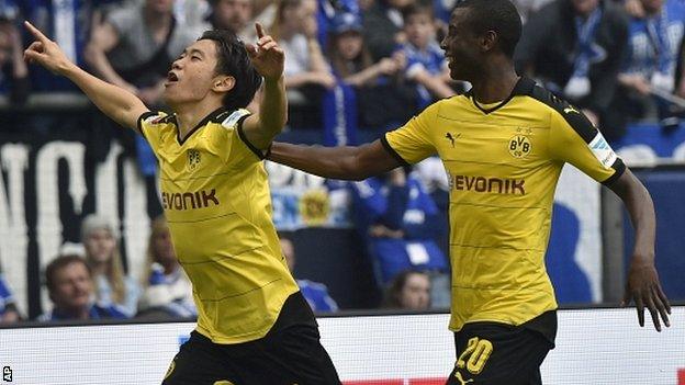 Former Manchester United midfielder Shinji Kagawa, of Borussia Dortmund, celebrates with Adrian Ramos