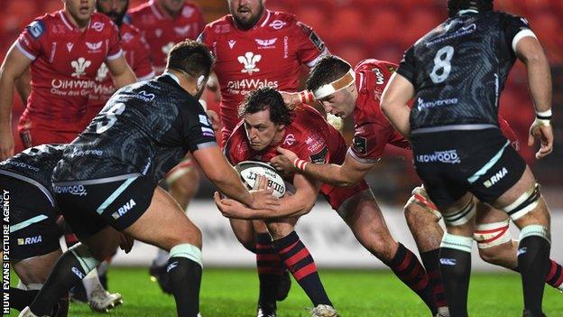 Scarlets hooker Ryan Elias takes on Ospreys defence