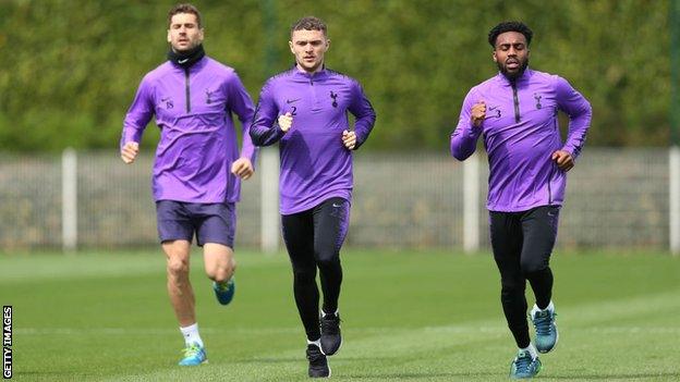 Fernando Llorente training with Kieran Trippier and Danny Rose