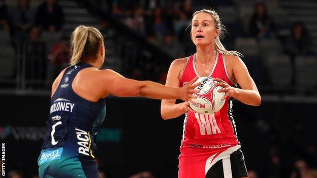 Chelsea Pitman playing for Adelaide Thunderbirds