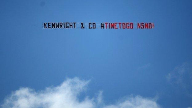 Everton fans staged a fly-past protest during their team's win over Southampton