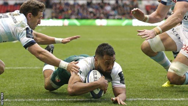 Telusa Veainu dives over to score for Leicester