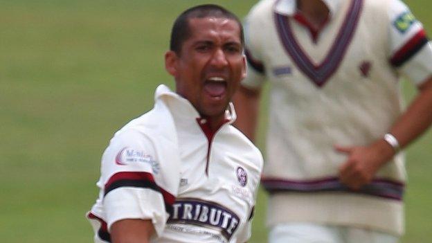 Somerset's Alfonso Thomas has joined Sussex on loan