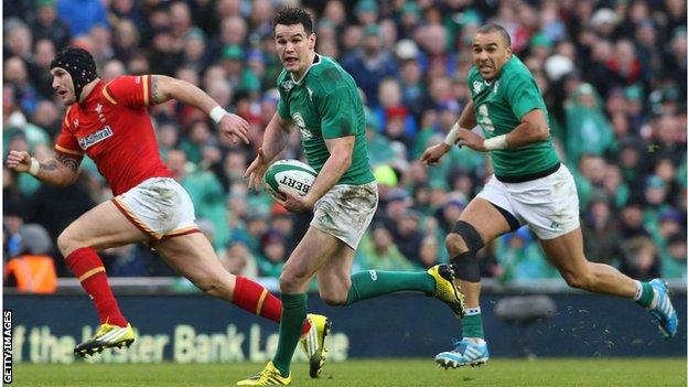 Ireland fly-half Johnny Sexton (centre) makes a scything break