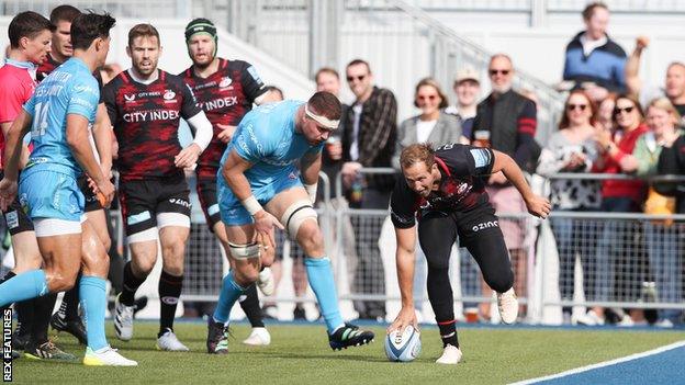 Max Malins scores for Saracens against Gloucester