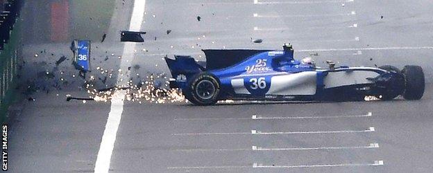 Antonio Giovinazzi crashes his Sauber