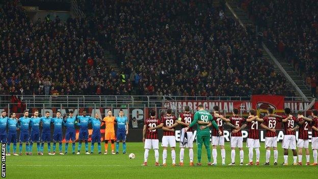 A minute's silence before AC Milan v Arsenal