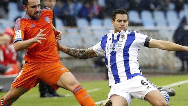 Gary Neville saw his Valencia side lose to two second-half goals