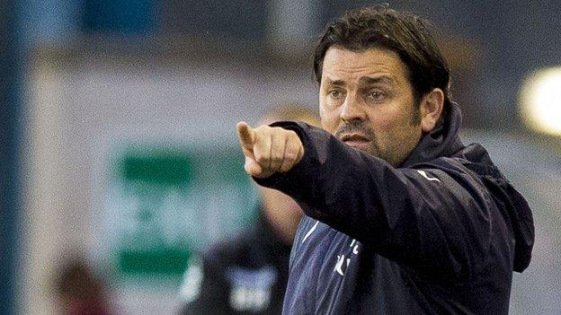 Dundee manager Paul Hartley