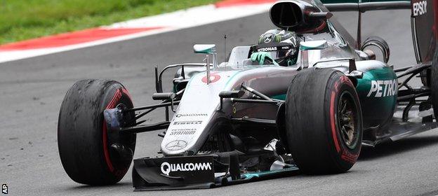 Rosberg loses his front wing at the Australian Grand Prix