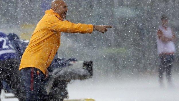 Roma coach Luciano Spalletti in the rain