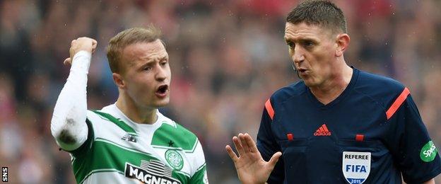 Leigh Griffiths complains to referee Craig Thomson